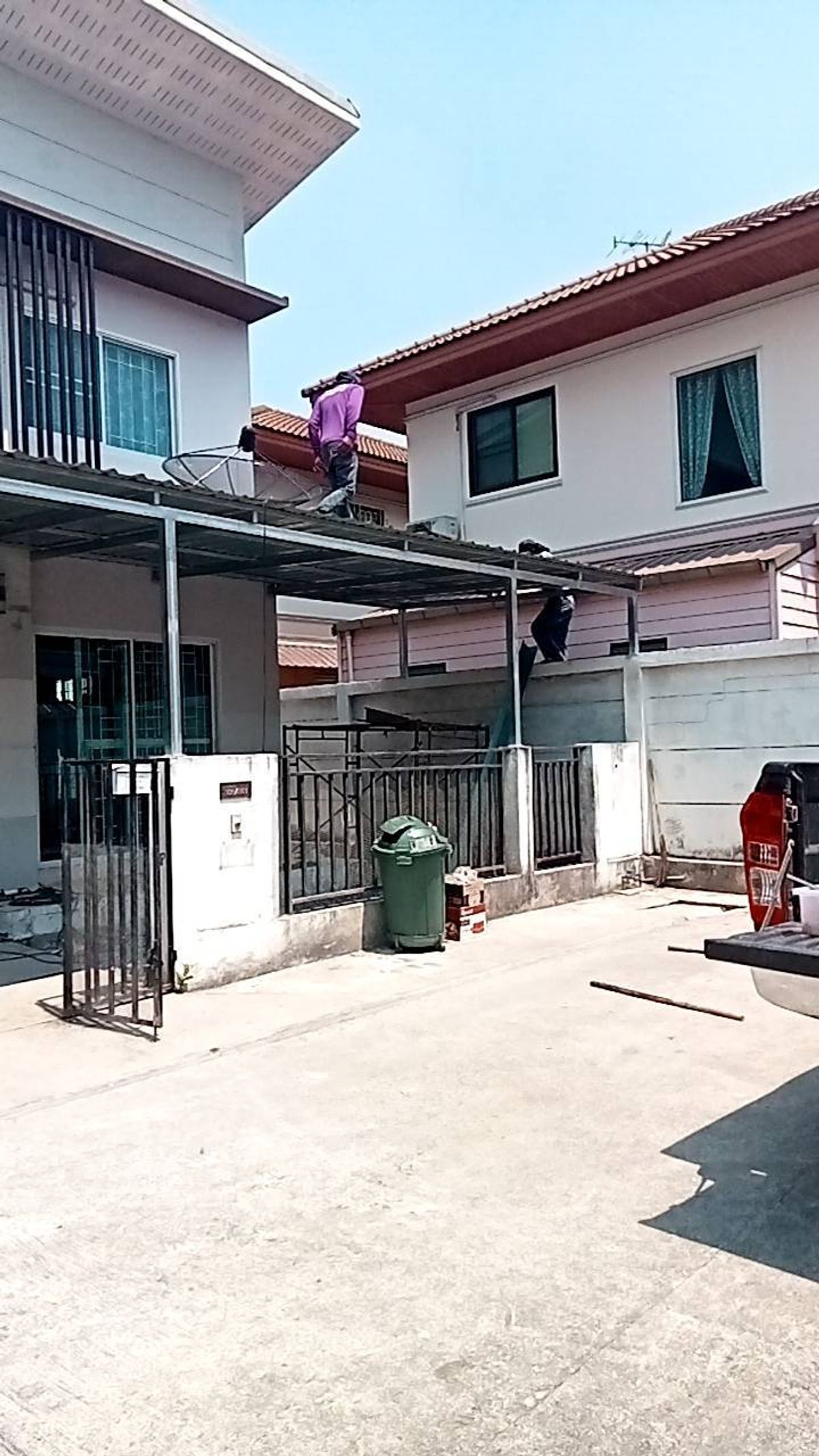 ขายทาวน์โฮมนนทบุรี บางใหญ่ บางบัวทอง : ขายทาวน์โฮม 2,200,000 (พร้อมผู้เช่า) - ซอยรร.สารสาสน์บางบัวทอง ต่อรองได้!