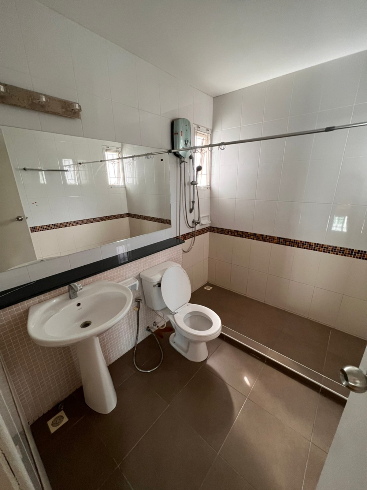 For RentHouseChaengwatana, Muangthong : house near Muang Thong Thani, 1 minute to Impact Arena, 5 minutes to Government Complex.