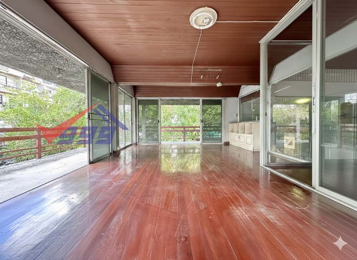 For SaleHouseBang Sue, Wong Sawang, Tao Pun : Land for sale with a house with a 2 -story house with a style near MRT.