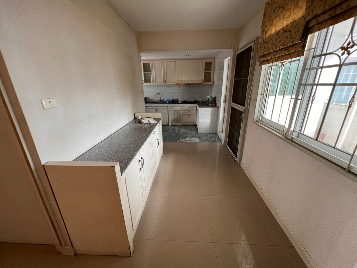 For RentHouseChaengwatana, Muangthong : house near Muang Thong Thani, 1 minute to Impact Arena, 5 minutes to Government Complex.