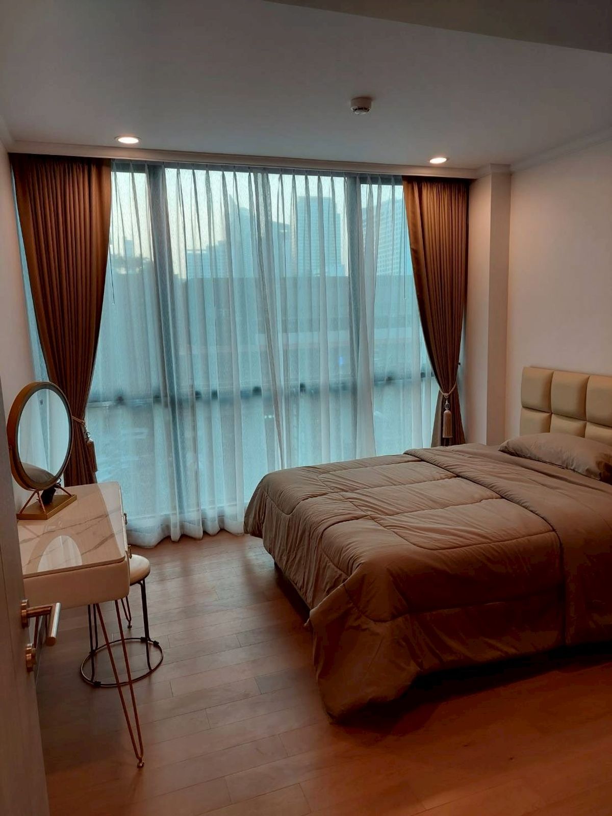 ให้เช่าคอนโดสุขุมวิท อโศก ทองหล่อ : HOT DEAL ! 1  ห้องนอน 39 ตร.ม. ราคาดีที่สุดในเวลานี้ เฟอร์ดีครบ พร้อมเข้าอยู่