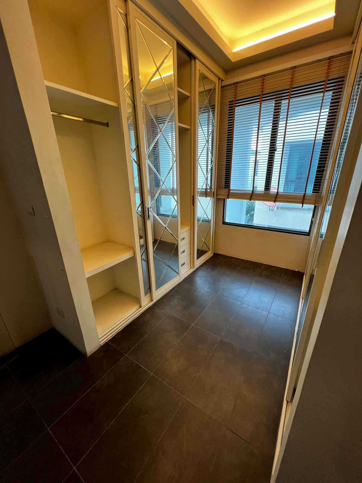 ให้เช่าทาวน์โฮมพระราม 5 ราชพฤกษ์ บางกรวย : บ้านแฝด จดบริษัท ทำออฟฟิศได้ หน้ากว้าง9เมตร ติดถนนราชพฤกษ์ 3ห้องนอน 4ห้องน้ำ