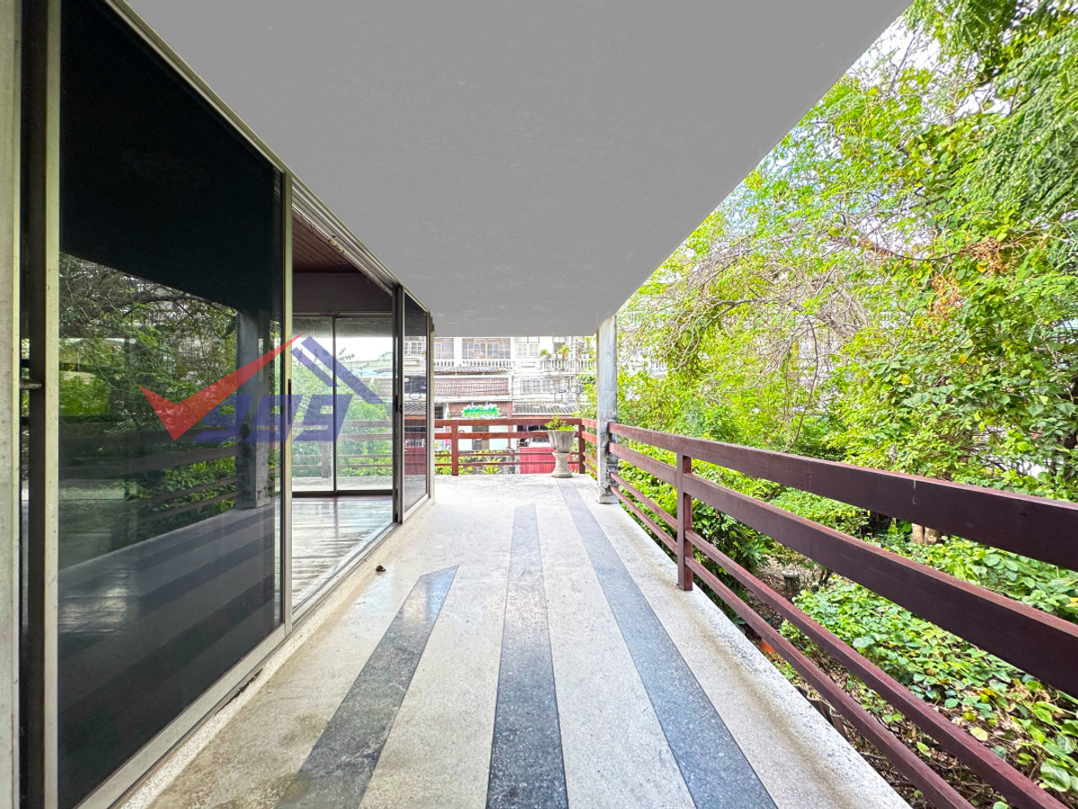 For SaleHouseBang Sue, Wong Sawang, Tao Pun : Land for sale with a house with a 2 -story house with a style near MRT.