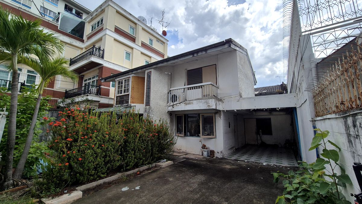 ขายบ้านสาทร นราธิวาส : 🏠ขายบ้านเดี่ยว 2 ชั้น ย่านธุรกิจสาธร ม.ชวนชื่น ถนนนราธิวาส 14 เนื้อที่ 59 ตร.วา 3ห้องนอน ทำเลดี