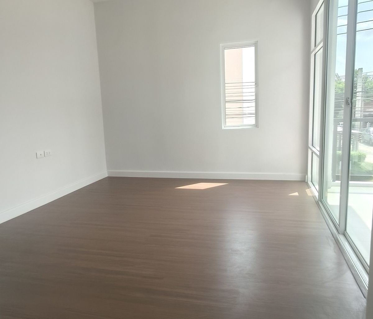 ขายทาวน์โฮมวิภาวดี ดอนเมือง หลักสี่ : บ้านหลังมุม ลดราคาพร้อมจบ ทาวน์ อเวนิว ซิกซ์ตี้ วิภาวดี 60 