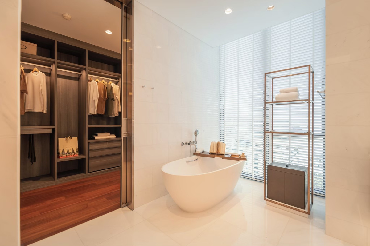 For RentCondoWitthayu, Chidlom, Langsuan, Ploenchit : Hot deal only at Shinyu - The Residence at Sindhorn Kempinski, 260,000 THB/month [MNr250517]