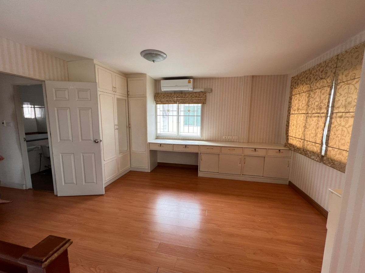 For RentHouseChaengwatana, Muangthong : house near Muang Thong Thani, 1 minute to Impact Arena, 5 minutes to Government Complex.