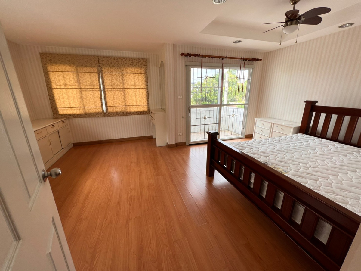 For RentHouseChaengwatana, Muangthong : house near Muang Thong Thani, 1 minute to Impact Arena, 5 minutes to Government Complex.