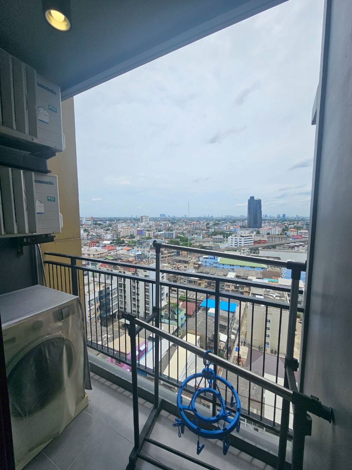 ให้เช่าคอนโดปิ่นเกล้า จรัญสนิทวงศ์ : เต็มตากับทีวี 65 นิ้ว ฟินจิกหมอกับซีรีย์ยาวไป ที่ Thana Astoria Pinklao