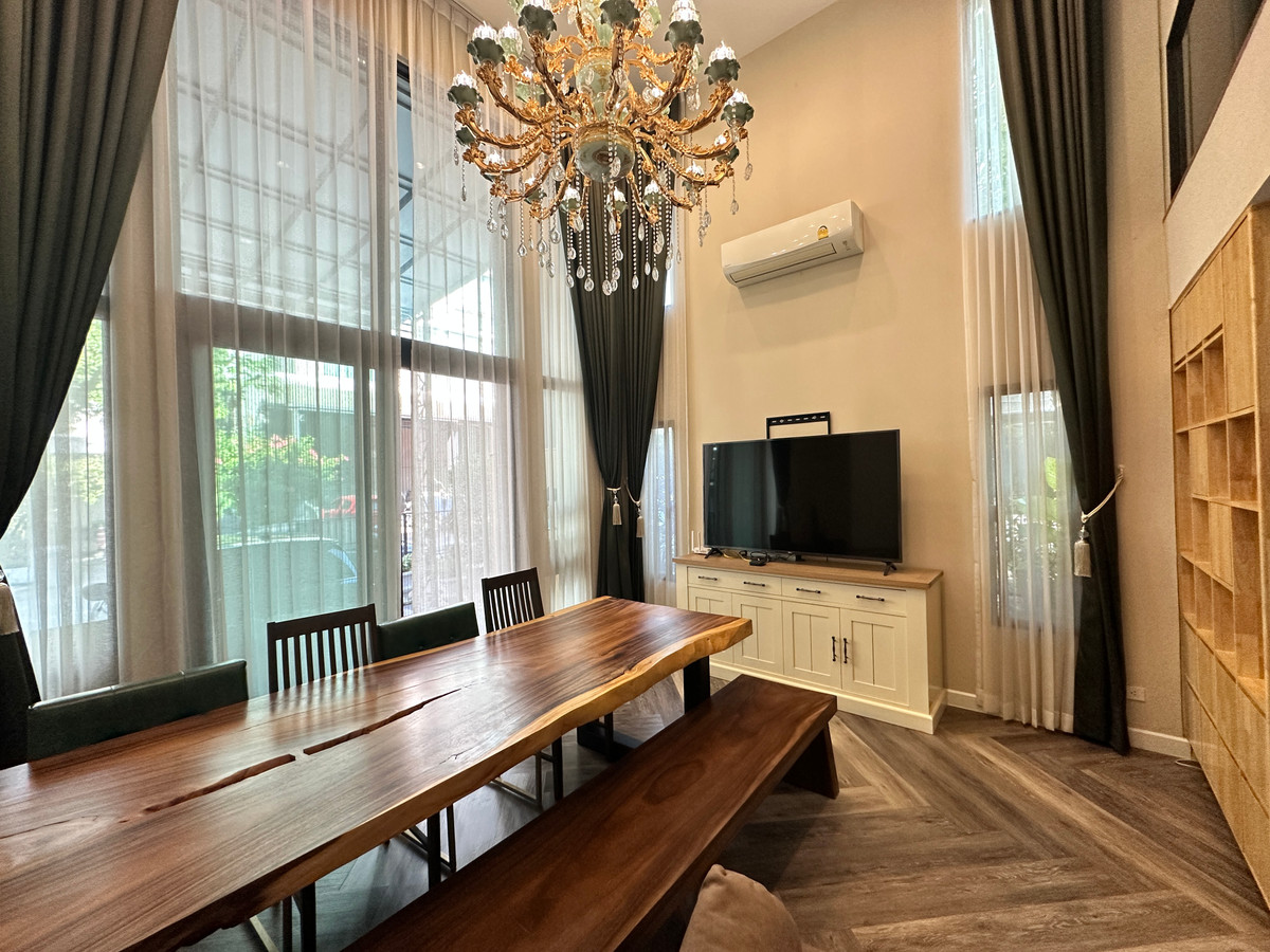 For RentTownhomePattanakan, Srinakarin : RH080225 3.5-story townhome for sale/rent, furnished, PATIO Phatthanakan 32