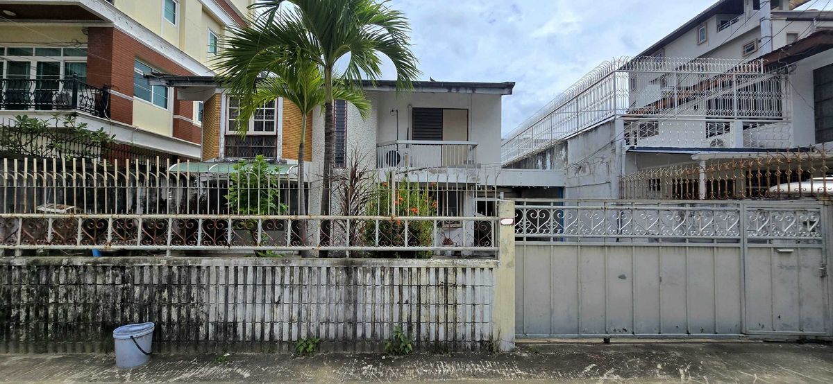 ขายบ้านสาทร นราธิวาส : 🏠ขายบ้านเดี่ยว 2 ชั้น ย่านธุรกิจสาธร ม.ชวนชื่น ถนนนราธิวาส 14 เนื้อที่ 59 ตร.วา 3ห้องนอน ทำเลดี