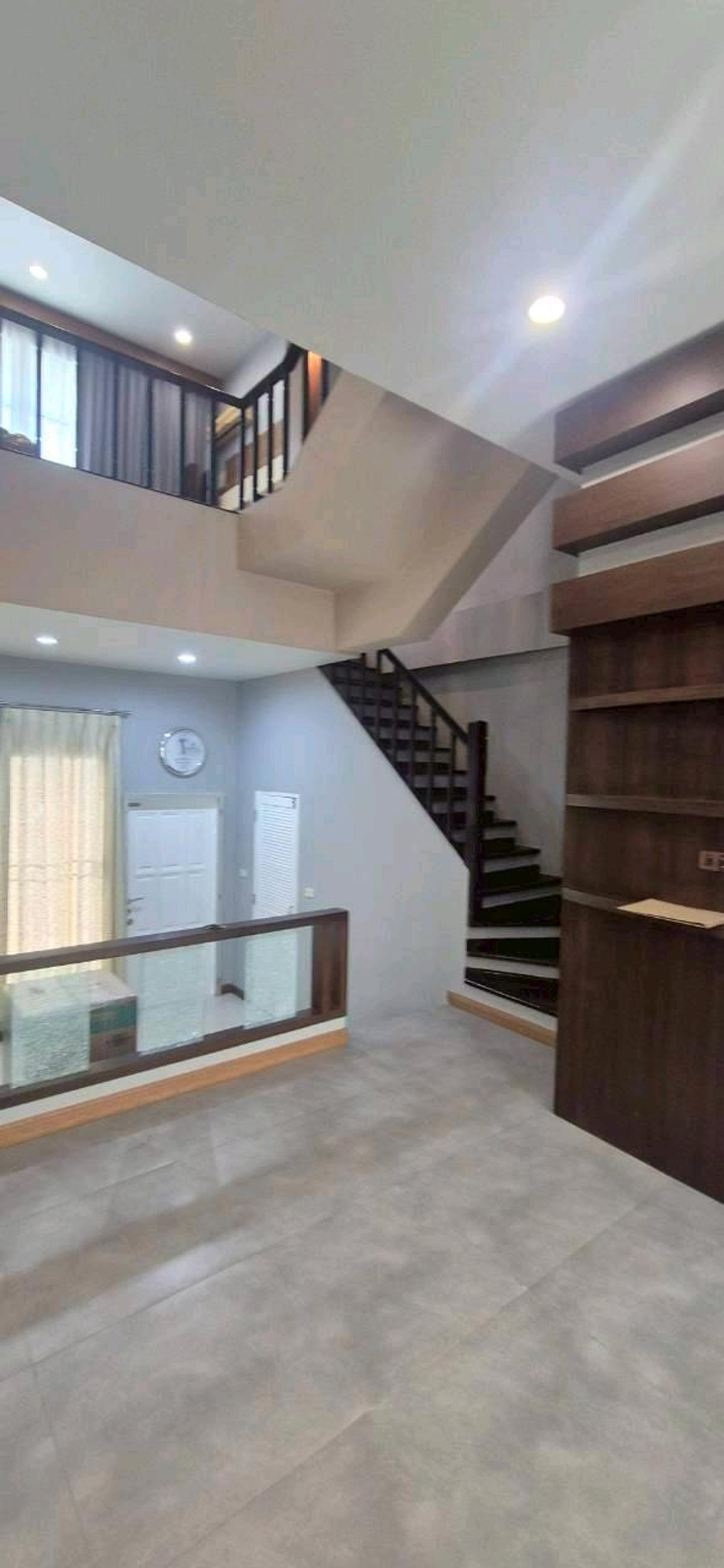 For RentTownhomePattanakan, Srinakarin : Rent a townhome in good condition, golden location on Srinakarin Road  Convenient transportation, near the yellow MRT, Klanan Station - Ban Klang Mueang Rama 9 - Srinakarin