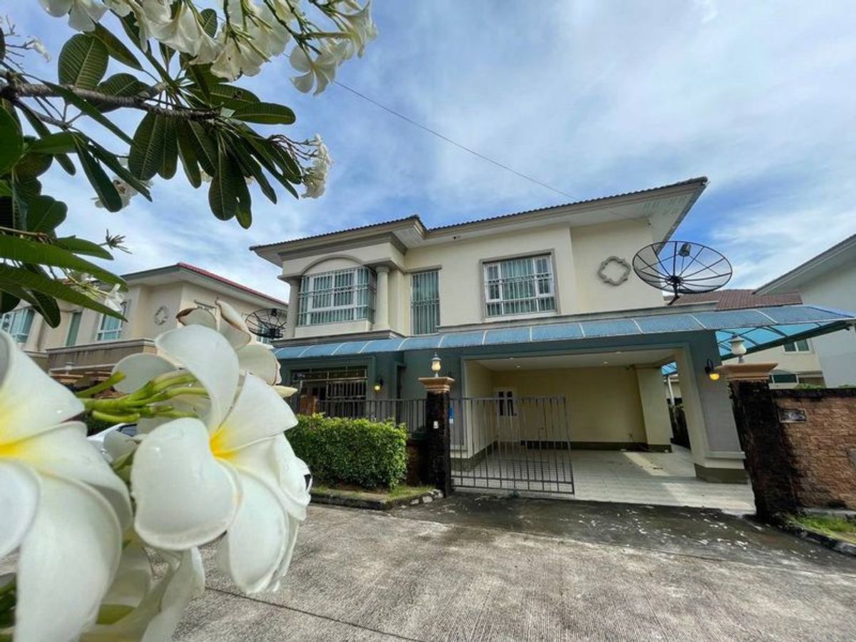 HousePattaya, Bangsaen, Chonburi : Sell and rent a luxurious 2 -story detached house, Casa Lesse Village, Sriracha, Chon Buri