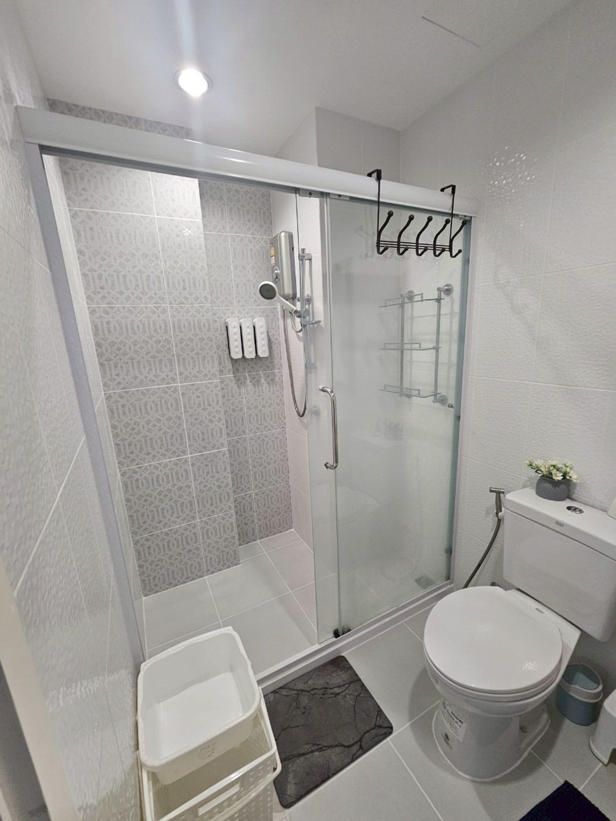 ให้เช่าคอนโดปิ่นเกล้า จรัญสนิทวงศ์ : เต็มตากับทีวี 65 นิ้ว ฟินจิกหมอกับซีรีย์ยาวไป ที่ Thana Astoria Pinklao