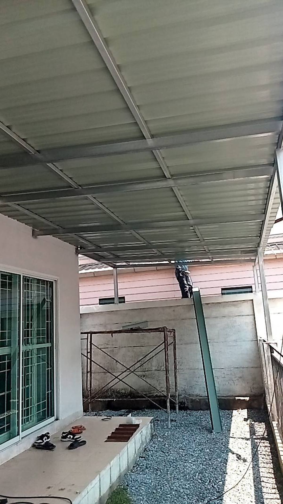 ขายทาวน์โฮมนนทบุรี บางใหญ่ บางบัวทอง : ขายทาวน์โฮม 2,200,000 (พร้อมผู้เช่า) - ซอยรร.สารสาสน์บางบัวทอง ต่อรองได้!