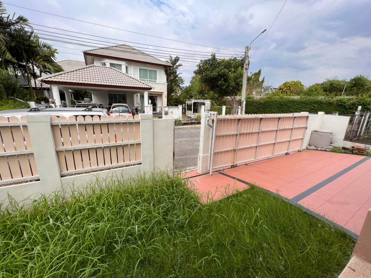 For RentHouseChaengwatana, Muangthong : house near Muang Thong Thani, 1 minute to Impact Arena, 5 minutes to Government Complex.