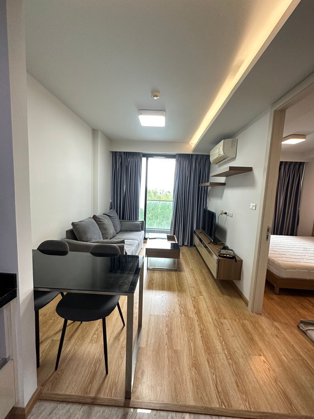 For RentCondoRama9, Petchburi, RCA : Rental JRY Rama 9 | Jry Rama9 Condo 35 square meters, 4th floor, swimming pool view