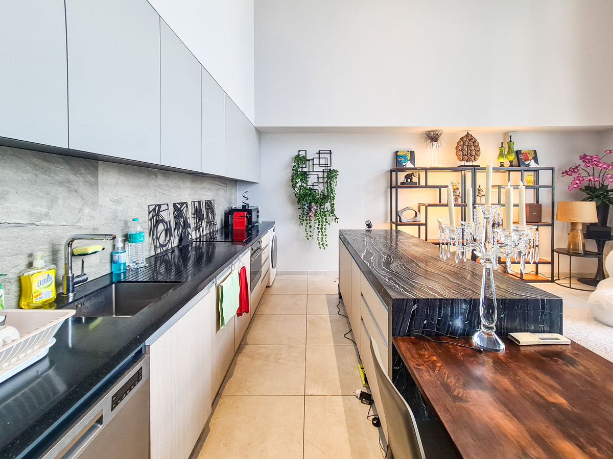 ขายคอนโดสุขุมวิท อโศก ทองหล่อ : The Lofts Asoke / ห้องชั้นสูง วิวโล่ง ทำเลดีใกล้ MRT เพชรบุรี , มศว. วัฒนา NIST / 3 ห้องนอน 130 ตร.ม. โทร 0937890899