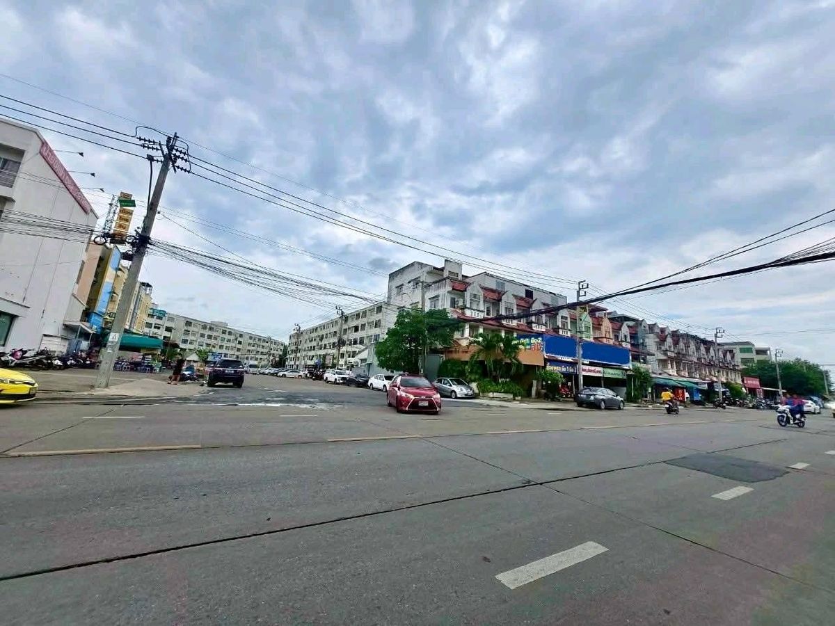 For RentShop HouseMin Buri, Romklao : Rent 3 commercial buildings in front of Romklao Housing (Ready to enter 17 Aug 68)