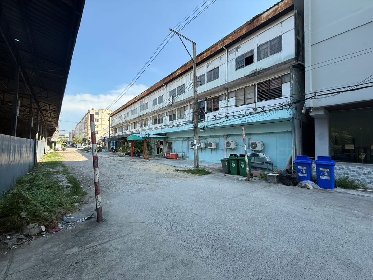 For RentLandNawamin, Ramindra : Land rental with buildings Near the yellow line Near the Mall Bangkapi, Soi Nawit 4
