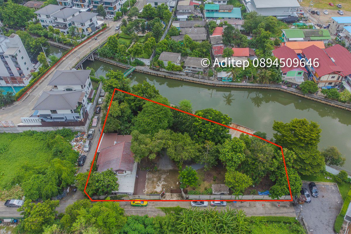 ขายที่ดินลาดพร้าว101 แฮปปี้แลนด์ : ขายบ้านพร้อมที่ดินแปลงใหญ่ 549 ตร.ว. ลาดพร้าว 107 ซอยเดียวกับมหาวิทยาลัยรัตนบัณฑิต (RBAC)