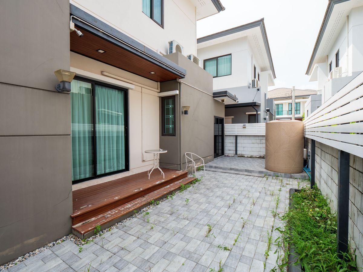 For SaleHouseNonthaburi, Bang Yai, Bangbuathong : House for sale, The City Ratchada - Wongsawang, a large detached house, next to Nakhon In Road, size 75 sq.w., 320 sqm. 4 bedrooms, 4 water, 3 parking, 2 kitchens, 1 housekeeper room like this. The best price in the project is only 19.5 million baht. The 