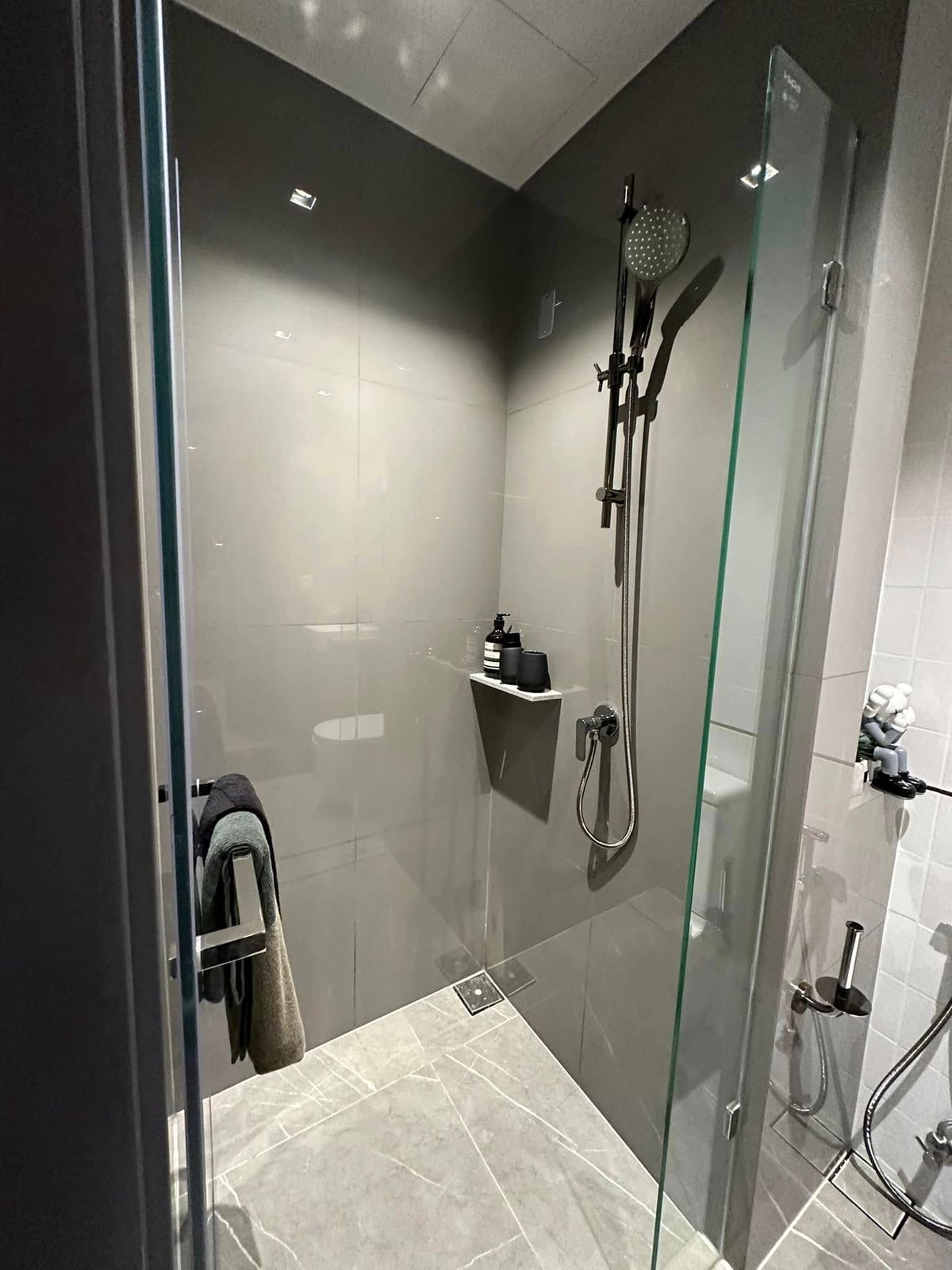 ให้เช่าคอนโดสยาม จุฬา สามย่าน : Chapter Chula Samyan【𝐑𝐄𝐍𝐓】🔥คุมโทนเข้มตัดกับวัสดุพรีเมียมอย่างลงตัว เชื่อมทุกฟังก์ชันให้ใช้งานง่าย🔥  ติดต่อไลน์ไอดี: @hacondo