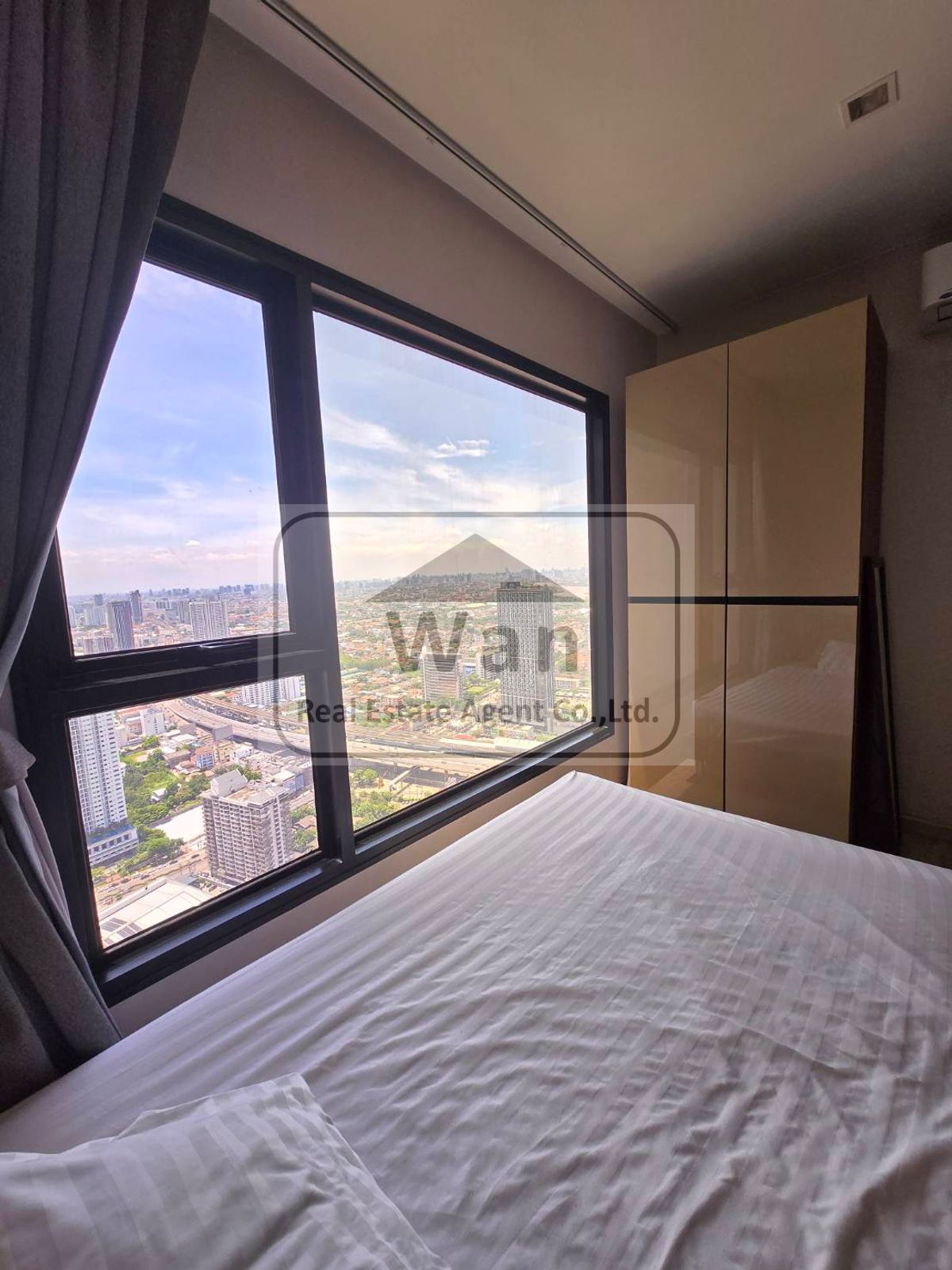 For SaleCondoRattanathibet, Sanambinna : Urgent sale The Politan Rive, Floor 53, Size 24.5 sq.m., cheap price