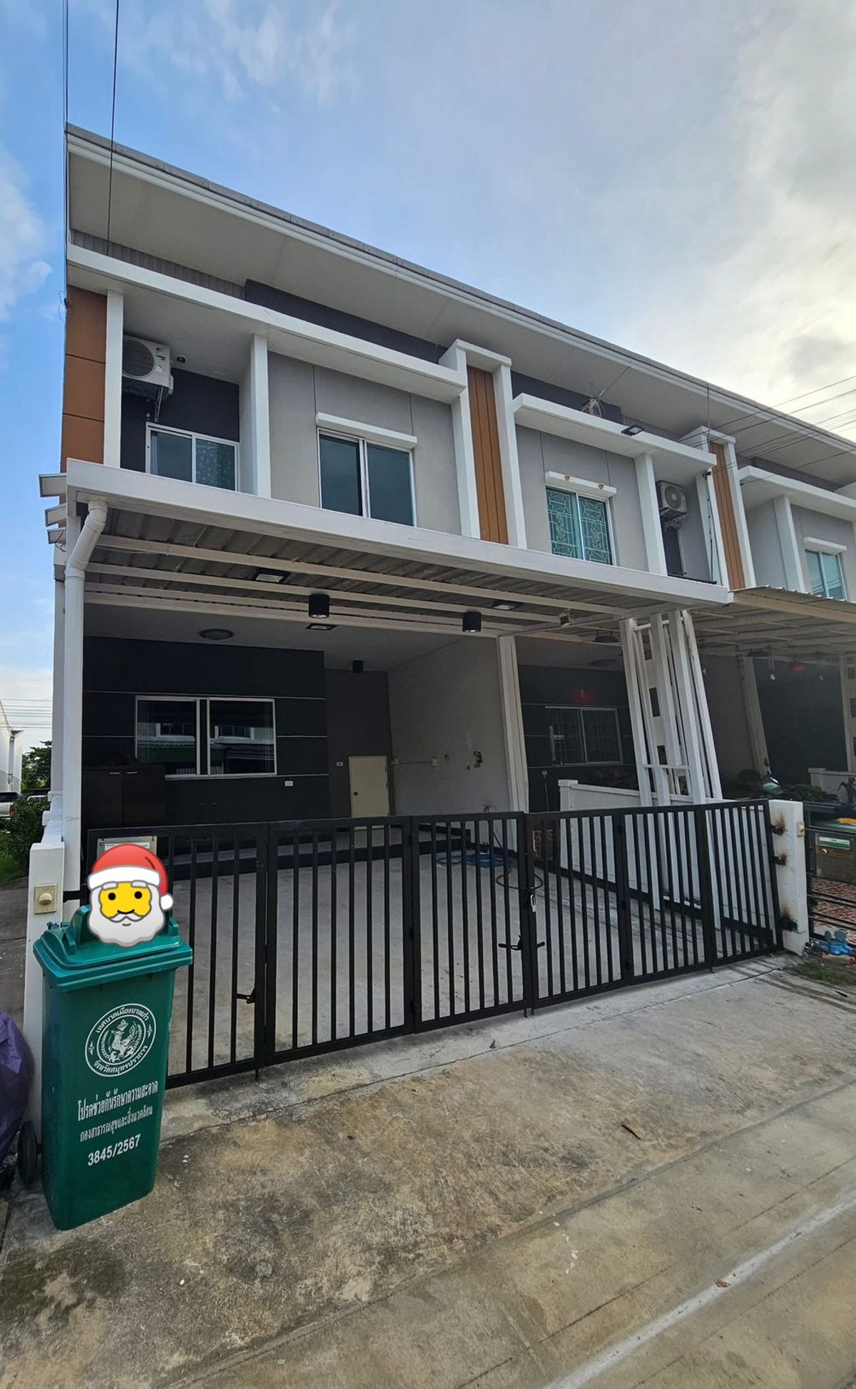 ให้เช่าทาวน์โฮมสมุทรปราการ สำโรง : 🏡 บ้านว่างให้เช่า หลังริม ศรีด่าน 22 – ใกล้ BTS ศรีลาซาล ✅ พร้อมอยู่ เฟอร์ครบ จอดรถ 2 คัน 📍หมู่บ้านพลีโน่ ศรีด่าน 22 (หลังโรงเรียนไทย-สิงคโปร์) 🚗 เดินทางสะดวก ใกล้ BTS ศรีลาซาล 🎯 ใกล้ รพ.ศิครินทร์ / รพ.ไทยนครินทร์ / ห้างแจ๊ส / บิ๊กซี / แม็คโคร / โลตัส