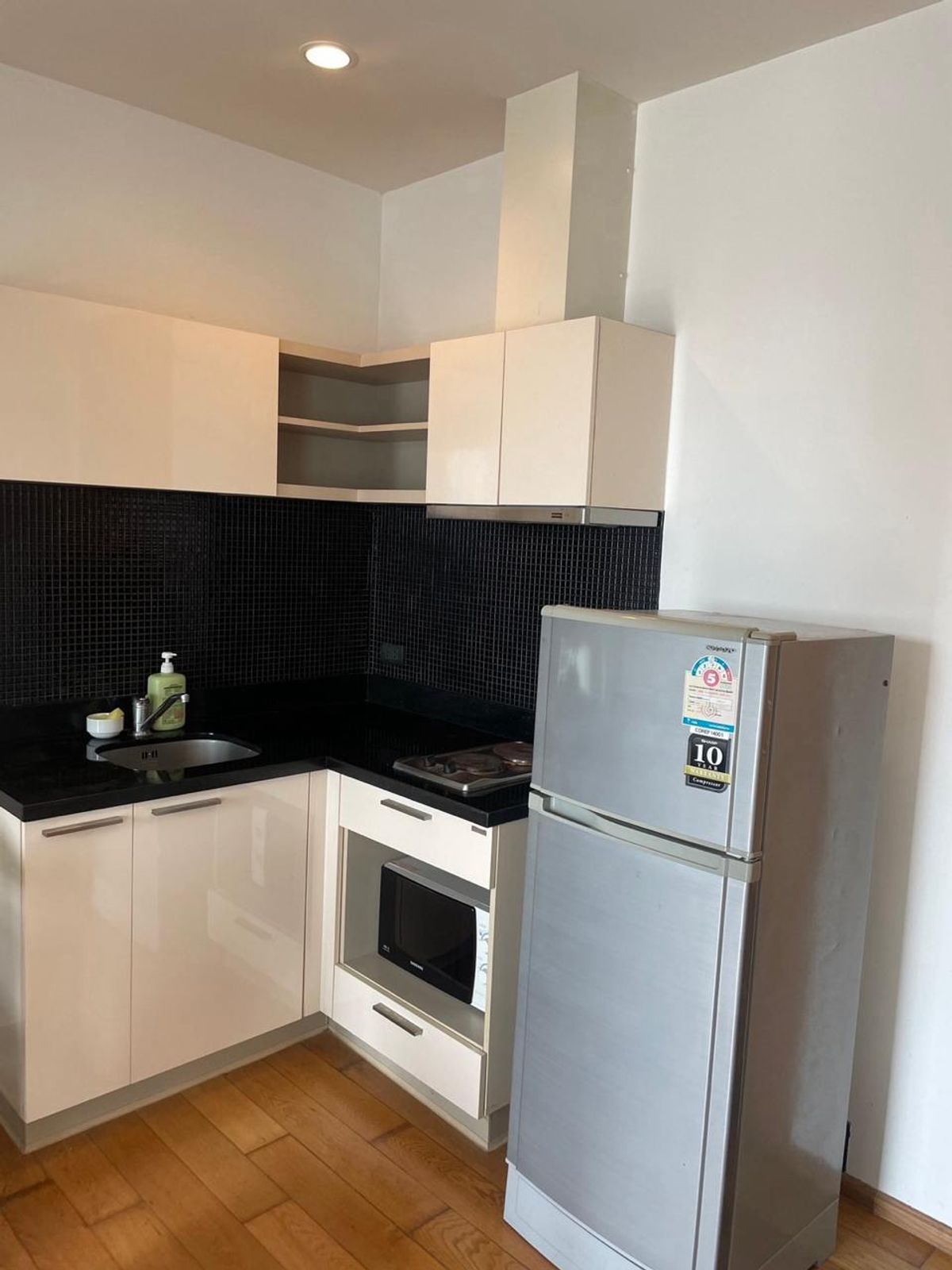 ขายคอนโดวงเวียนใหญ่ เจริญนคร : Fuse Sathorn Taksin【𝐒𝐄𝐋𝐋 & 𝐑𝐄𝐍𝐓】🔥สไตล์เรียบหรู ใกล้สาทรในราคาจับต้องได้ อยู่เองก็ใช่ ลงทุนก็ดี🔥  ติดต่อไลน์ไอดี: @hacondo