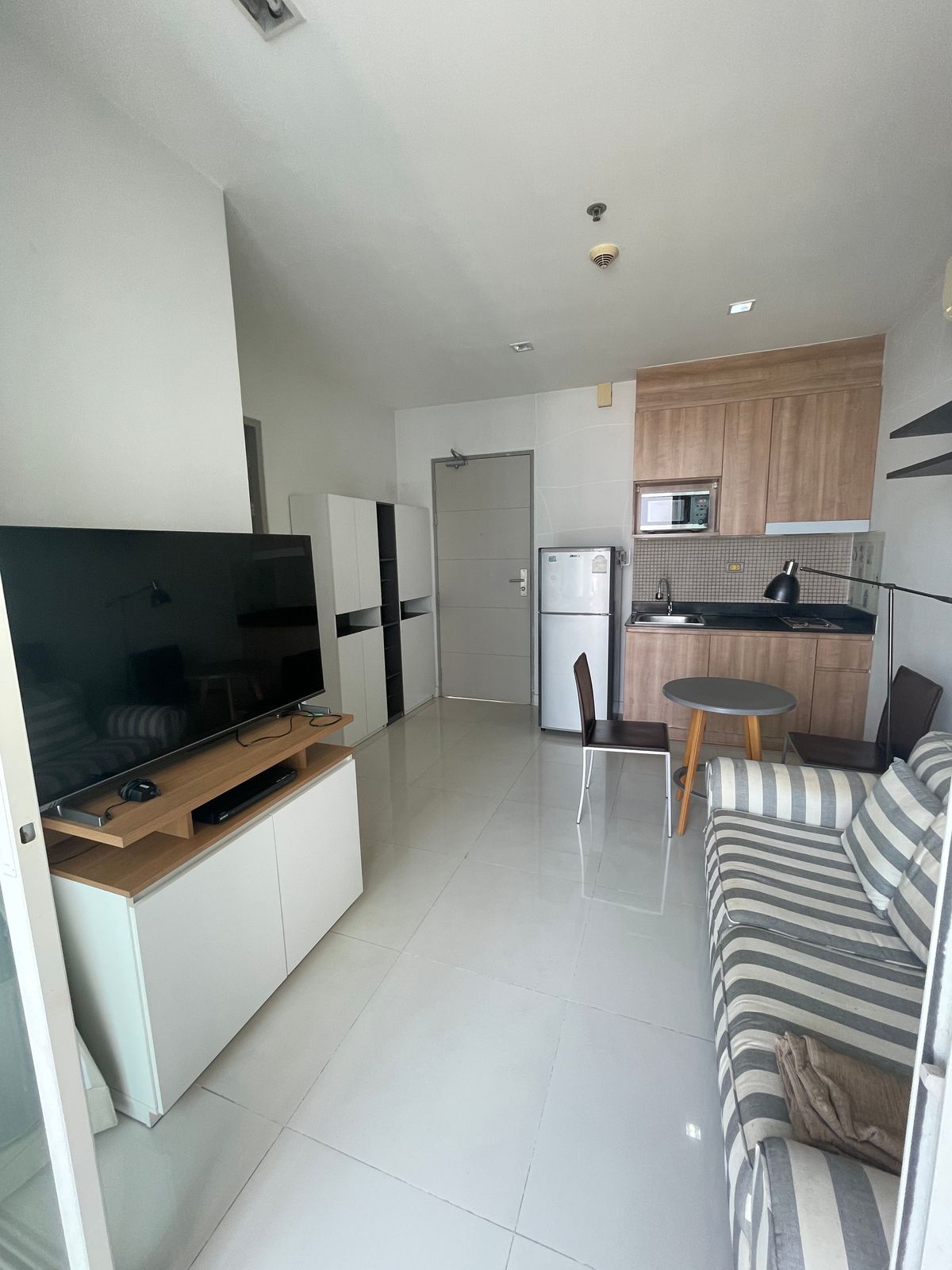 ขายคอนโดราชเทวี พญาไท : Best Deal Ideo Verve Rachaprarob near AirportLink 1B1B 36.92 sqm. 3.99MB only Call Khun Aumi 0658209572 By Aumi