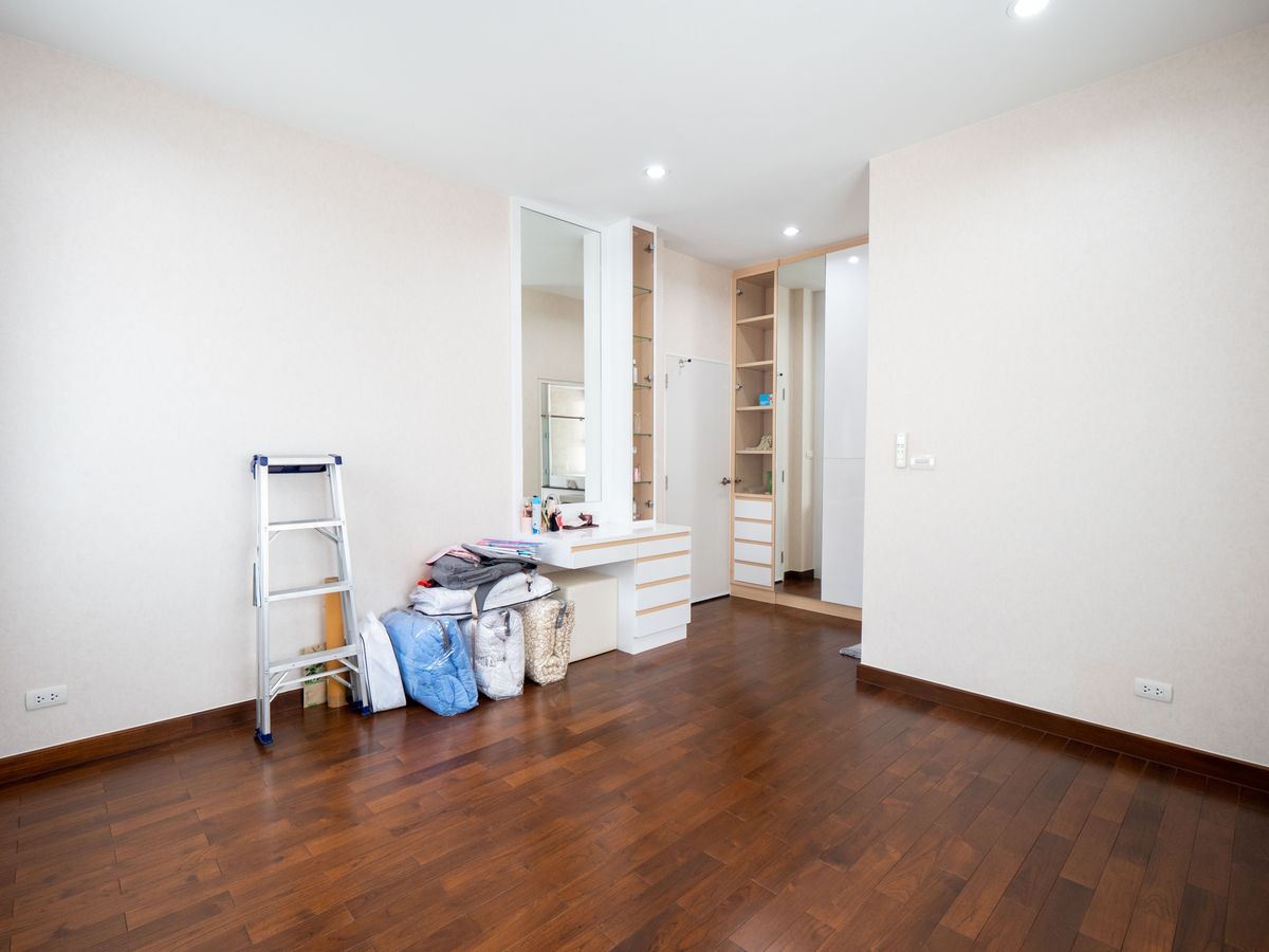 For SaleHouseNonthaburi, Bang Yai, Bangbuathong : House for sale, The City Ratchada - Wongsawang, a large detached house, next to Nakhon In Road, size 75 sq.w., 320 sqm. 4 bedrooms, 4 water, 3 parking, 2 kitchens, 1 housekeeper room like this. The best price in the project is only 19.5 million baht. The 