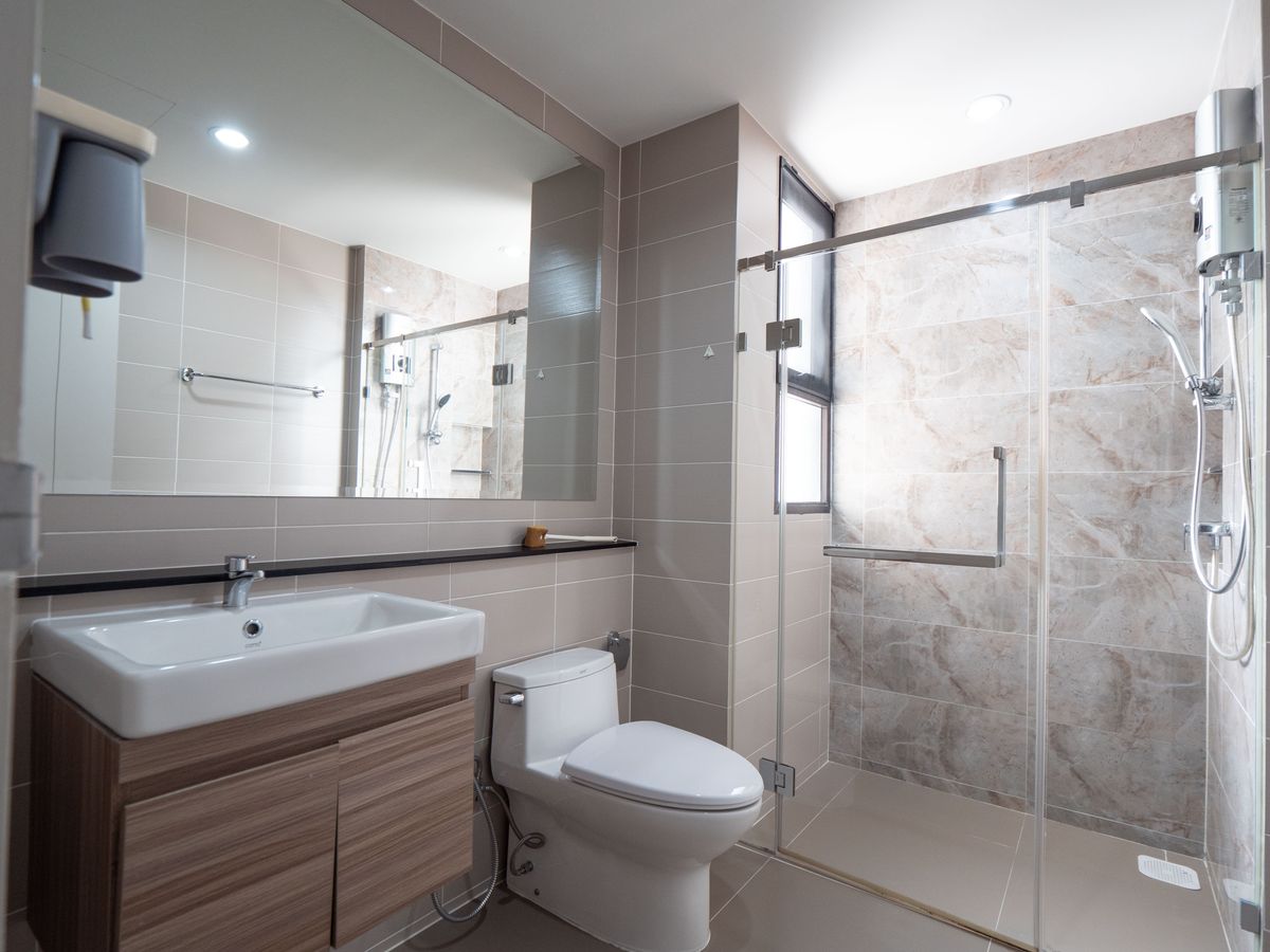 For SaleHouseNonthaburi, Bang Yai, Bangbuathong : House for sale, The City Ratchada - Wongsawang, a large detached house, next to Nakhon In Road, size 75 sq.w., 320 sqm. 4 bedrooms, 4 water, 3 parking, 2 kitchens, 1 housekeeper room like this. The best price in the project is only 19.5 million baht. The 