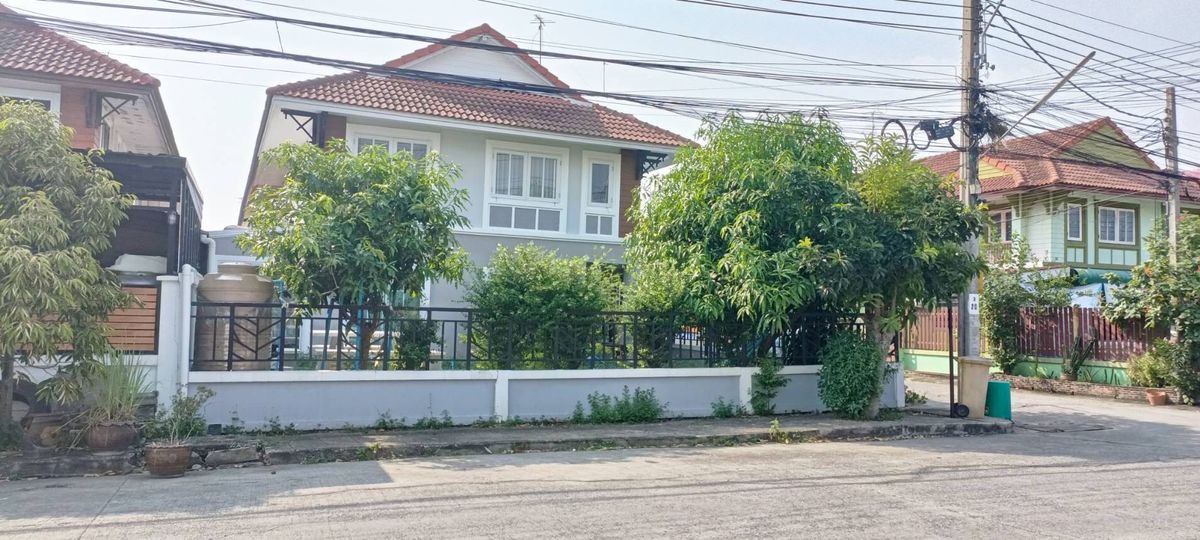 ขายนนทบุรี บางใหญ่ บางบัวทอง :  ขาย ทาวน์เฮาส์ 39 ตรว. หลังมุม บ้านพฤกษา 10   ติดถนนบางกรวย-ไทรน้อย  ต.ไทรน้อย อ.ไทรน้อย จ.นนทุบรี