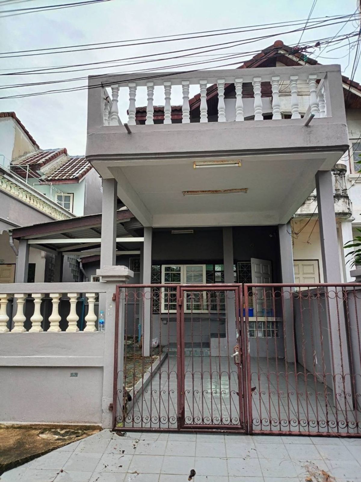 For RentTownhomeRamkhamhaeng, Hua Mak : Rent a townhouse, Sriwara Ramkhamhaeng 36/1, near Ramkhamhaeng Hospital, only 2 minutes.