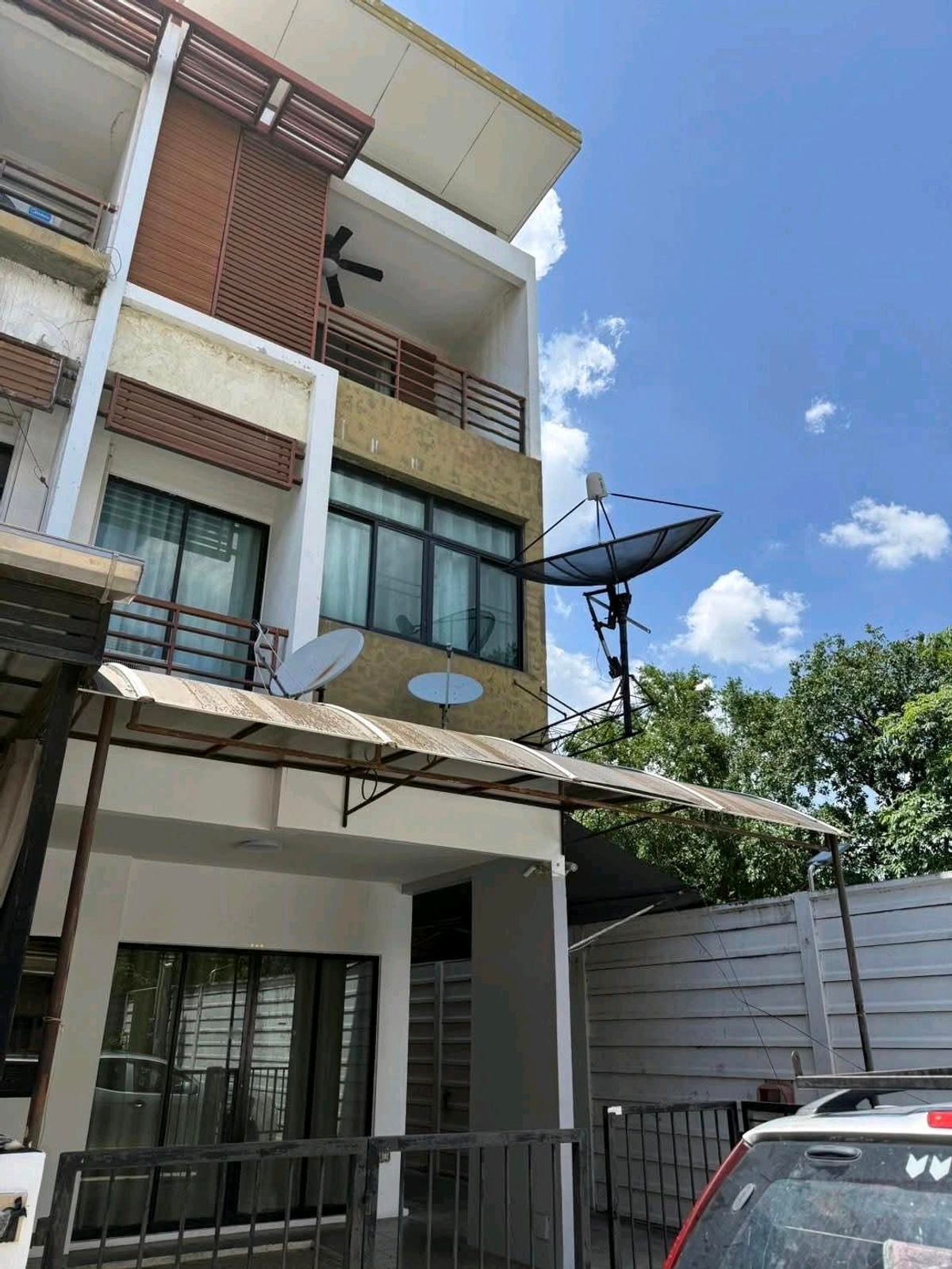 ให้เช่าทาวน์โฮมนวมินทร์ รามอินทรา : 🏡 ให้เช่า! ทาวน์โฮม 3 ชั้น หลังริม หมู่บ้านซิกเนเจอร์ วัชรพล📍 ติด เพลินนารี่ มอลล์ ทำเลดี เดินทางสะดวก!!