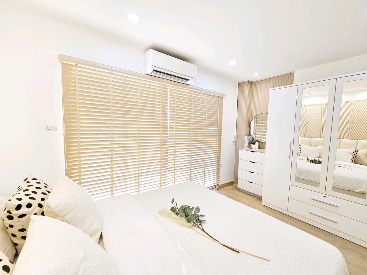 For SaleCondoRatchadapisek, Huaikwang, Suttisan : Condo near MRT Sutthisan is only 450 meters that comes with convenience near the mall. Complete facilities in Soi Ratchada 20, installment starting at 12,000 baht/month