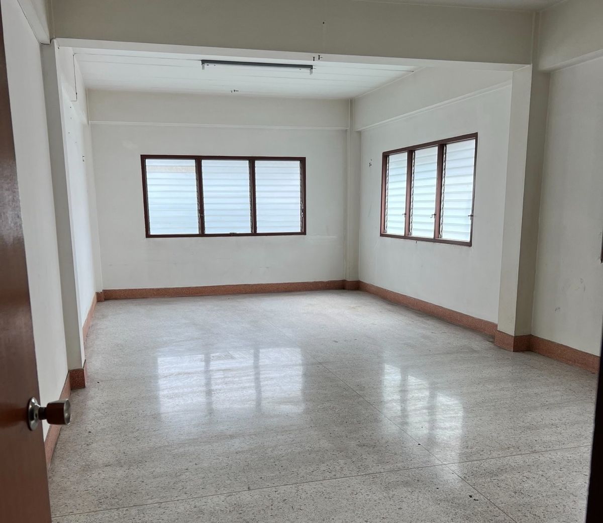 For SaleOfficeBangna, Bearing, Lasalle : 📢👇 4-Storey Building in Bangna-Trad Area – Ideal for Various Business Developments with Convenient Access via Multiple Routes