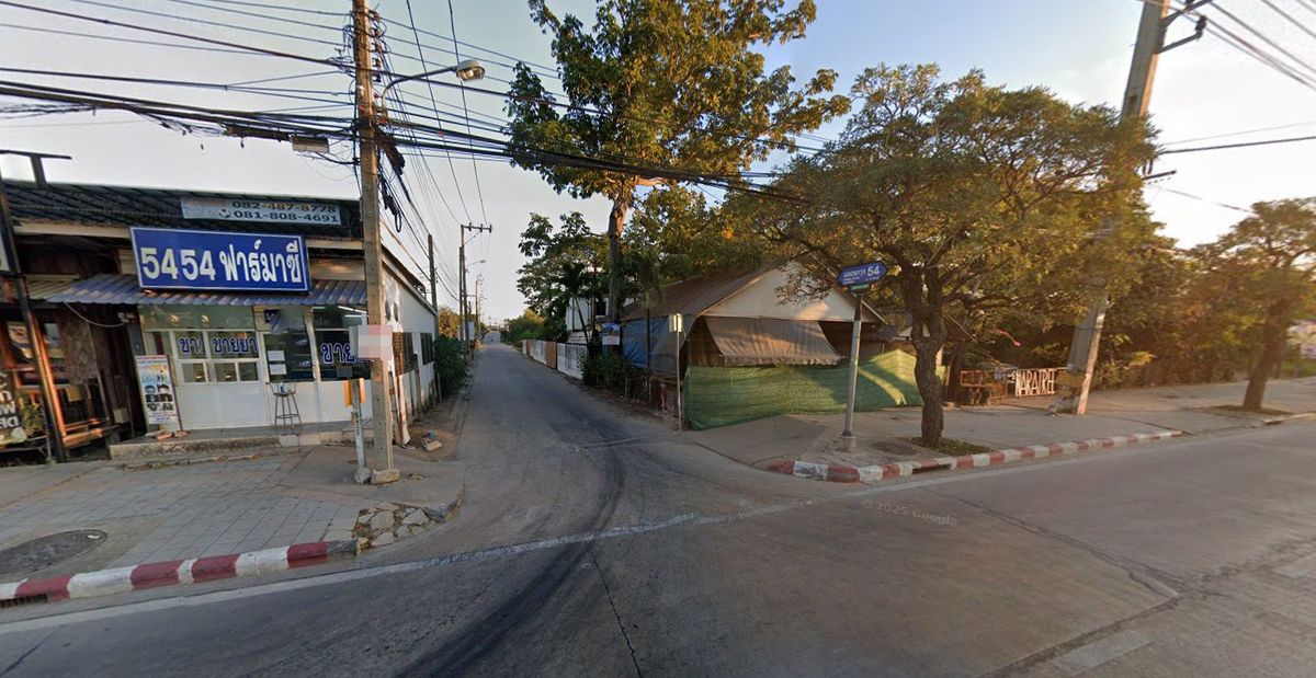 ขายที่ดินลาดกระบัง สุวรรณภูมิ : โอกาสทอง! ขายที่ดินแปลงสวย 3 ไร่ 1 งาน 63 ตร.วา, หน้ากว้าง 50 เมตร, เหมาะลงทุนจัดสรร หรือ ธุรกิจ, เก็งกำไร ทำเลเติบโตเร็ว, ทำเลทอง ลาดกระบัง ใกล้สนามบินสุวรรณภูมิ