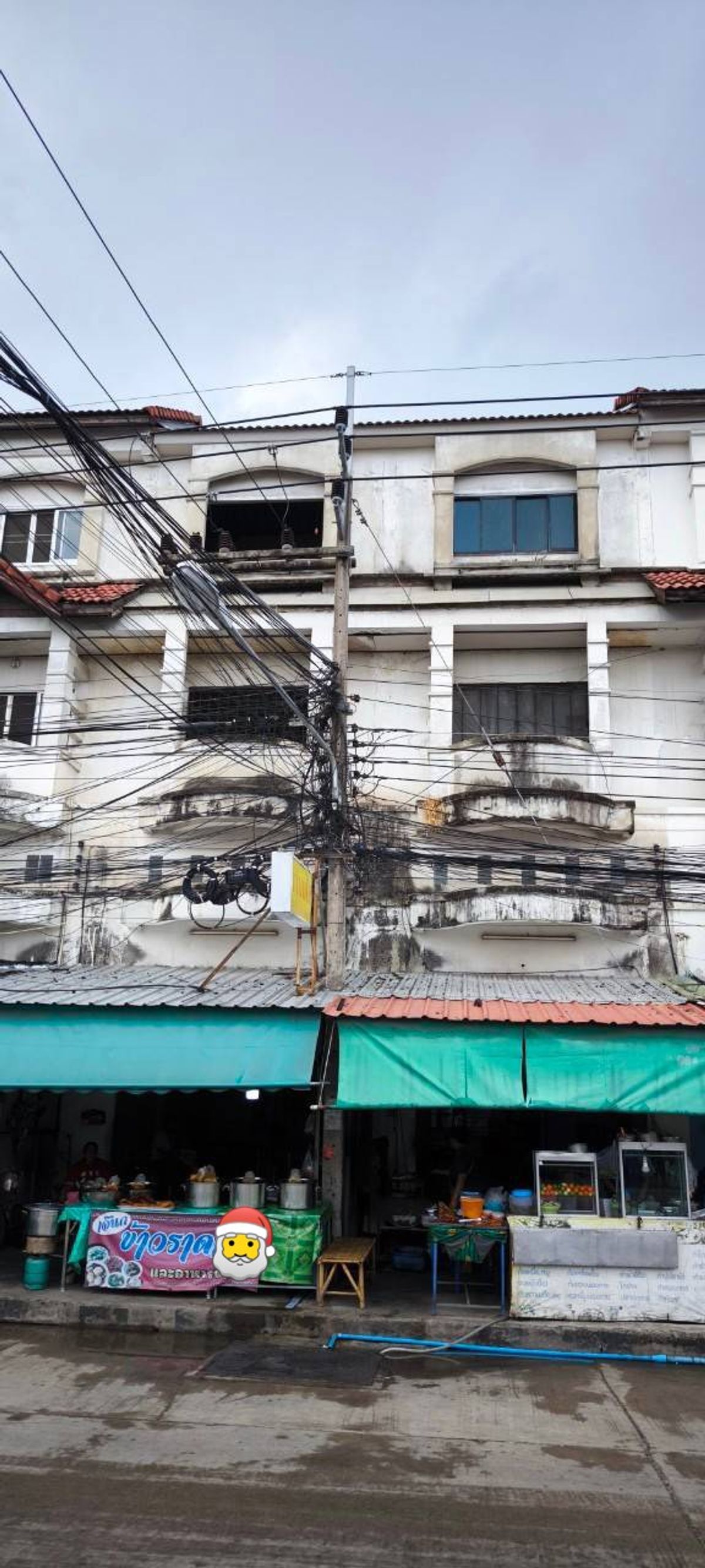 อาคารพาณิชย์ปทุมธานี รังสิต ธรรมศาสตร์ : 💥 โอกาสทองสำหรับนักลงทุน หรือคนเริ่มต้นธุรกิจ!  📢 ขาย / ให้เช่า อาคารพาณิชย์ 3 ชั้น + ชั้นลอย (2 ห้องติดกัน ขายแยกได้) 📍 ทำเลทอง ลำลูกกา คลอง 5.5 เพียง 180 เมตรจากถนนใหญ่ พหลโยธิน–ลำลูกกา