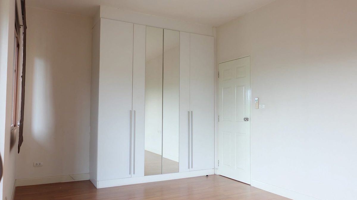 ขายบ้านบางนา แบริ่ง ลาซาล : 🏠✨ขายเศรษฐสิริ ซอยราชวินิต ติดเมกา บางนา 