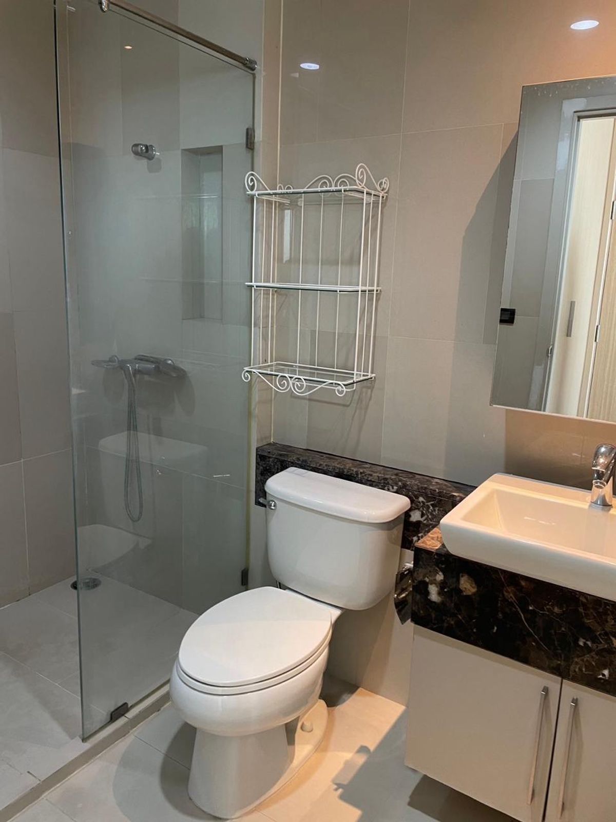 ขายคอนโดวงเวียนใหญ่ เจริญนคร : Fuse Sathorn Taksin【𝐒𝐄𝐋𝐋 & 𝐑𝐄𝐍𝐓】🔥สไตล์เรียบหรู ใกล้สาทรในราคาจับต้องได้ อยู่เองก็ใช่ ลงทุนก็ดี🔥  ติดต่อไลน์ไอดี: @hacondo