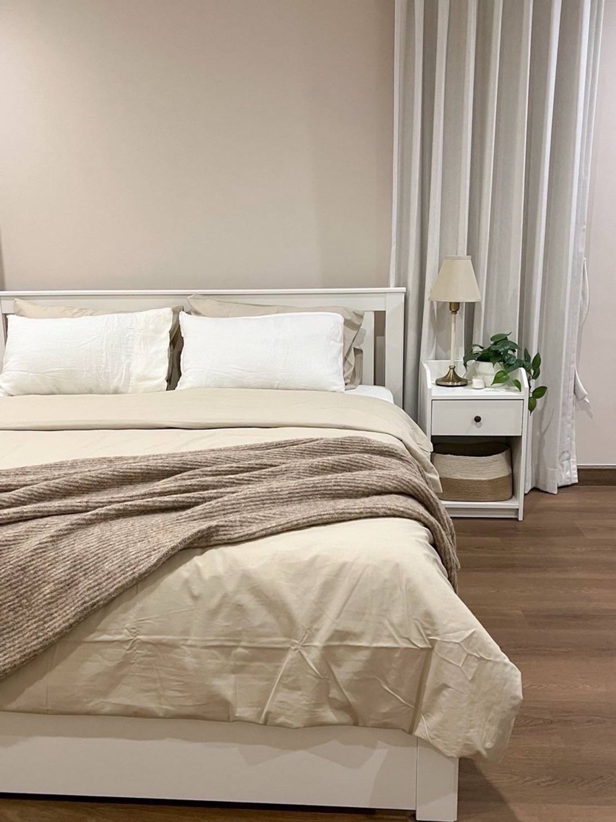 ให้เช่าบ้านสมุทรปราการ สำโรง : บ้านเดี่ยวให้เช่า – หมู่บ้านลดาวัลย์ ศรีนครินทร์ ซอยศรีด่าน 14บ้านหลังใหญ่ สวย พร้อมอยู่ ตกแต่งเรียบร้อย รีโนเวทใหม่ทั้งหลัง ตั้งอยู่ในทำเลคุณภาพ เดินทางสะดวก ใกล้รถไฟฟ้าสายสีเหลือง สถานีศรีด่าน (เพียงหน้าหมู่บ้าน)พื้นที่ดิน 153 ตรว. 4 ห้องนอน 4 ห้องน้ำ