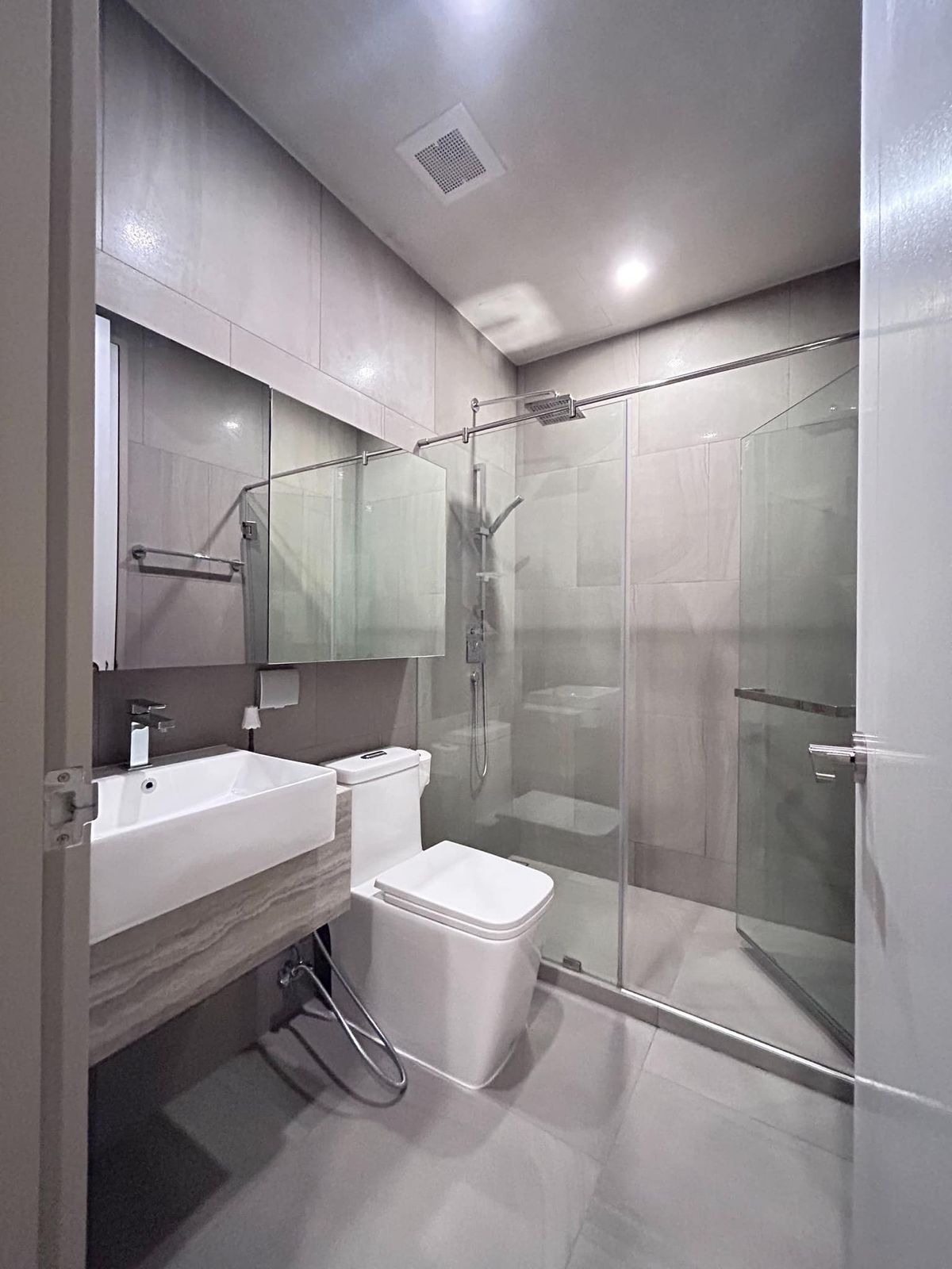 For RentCondoRatchathewi,Phayathai : Park Origin Phayathai【𝐑𝐄𝐍𝐓】🔥Contemporary luxury with complete functionality to meet the needs of urbanites🔥  Contact Line ID: @hacondo