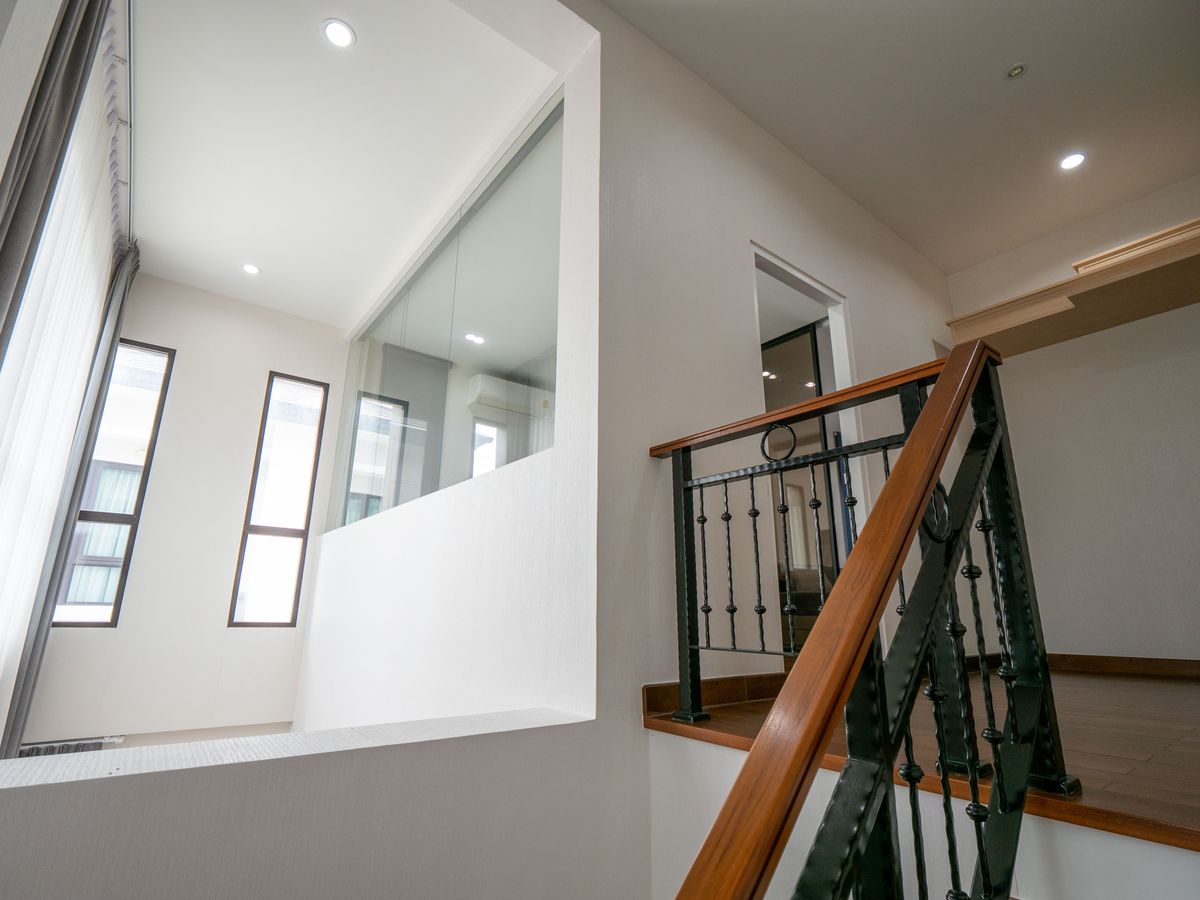 For SaleHouseNonthaburi, Bang Yai, Bangbuathong : House for sale, The City Ratchada - Wongsawang, a large detached house, next to Nakhon In Road, size 75 sq.w., 320 sqm. 4 bedrooms, 4 water, 3 parking, 2 kitchens, 1 housekeeper room like this. The best price in the project is only 19.5 million baht. The 