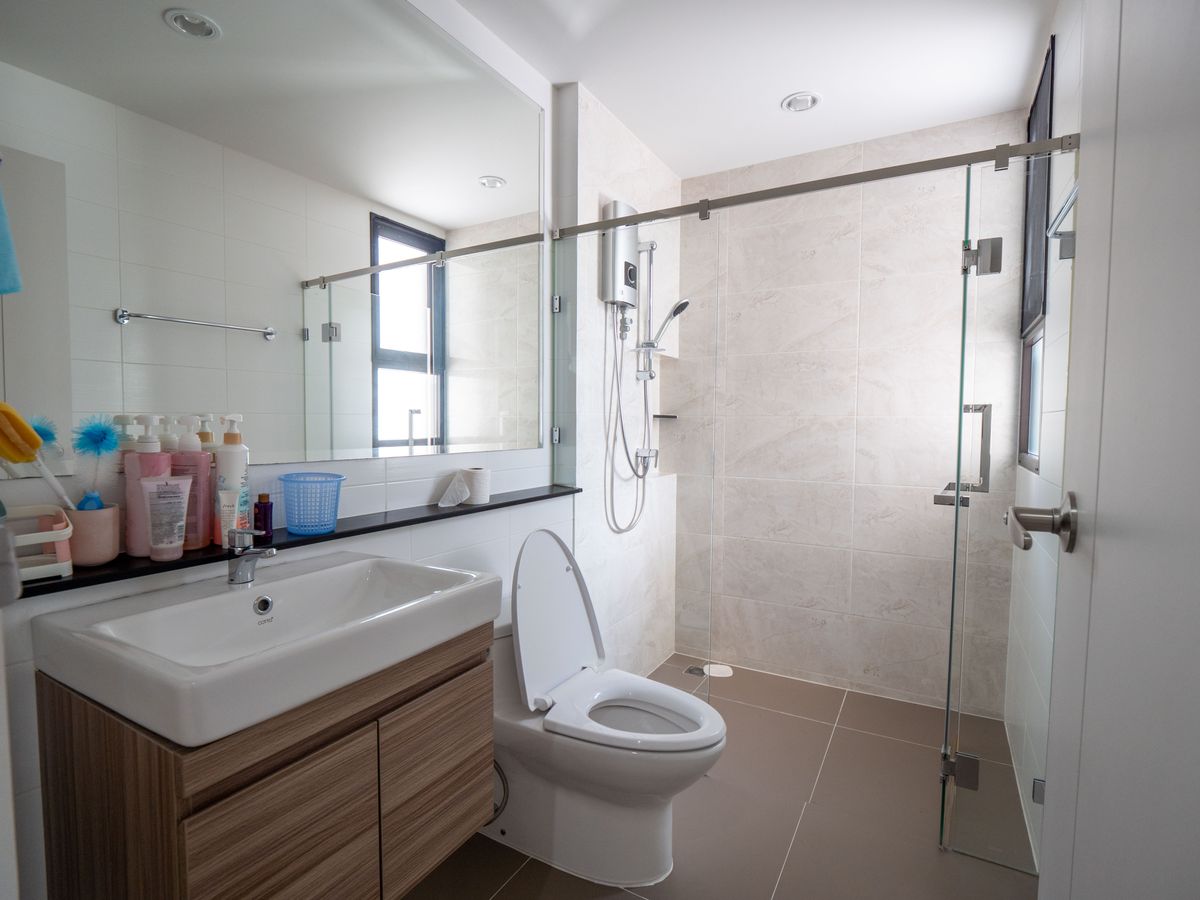 For SaleHouseNonthaburi, Bang Yai, Bangbuathong : House for sale, The City Ratchada - Wongsawang, a large detached house, next to Nakhon In Road, size 75 sq.w., 320 sqm. 4 bedrooms, 4 water, 3 parking, 2 kitchens, 1 housekeeper room like this. The best price in the project is only 19.5 million baht. The 