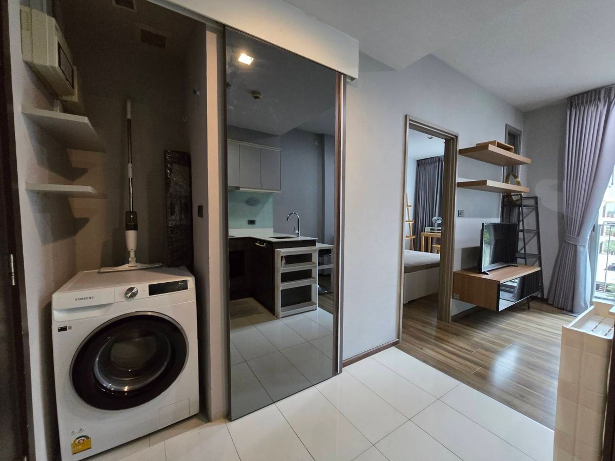 For RentCondoSukhumvit, Asoke, Thonglor : CEIL BY SANSIRI condo is convenient to travel near the BTS train.