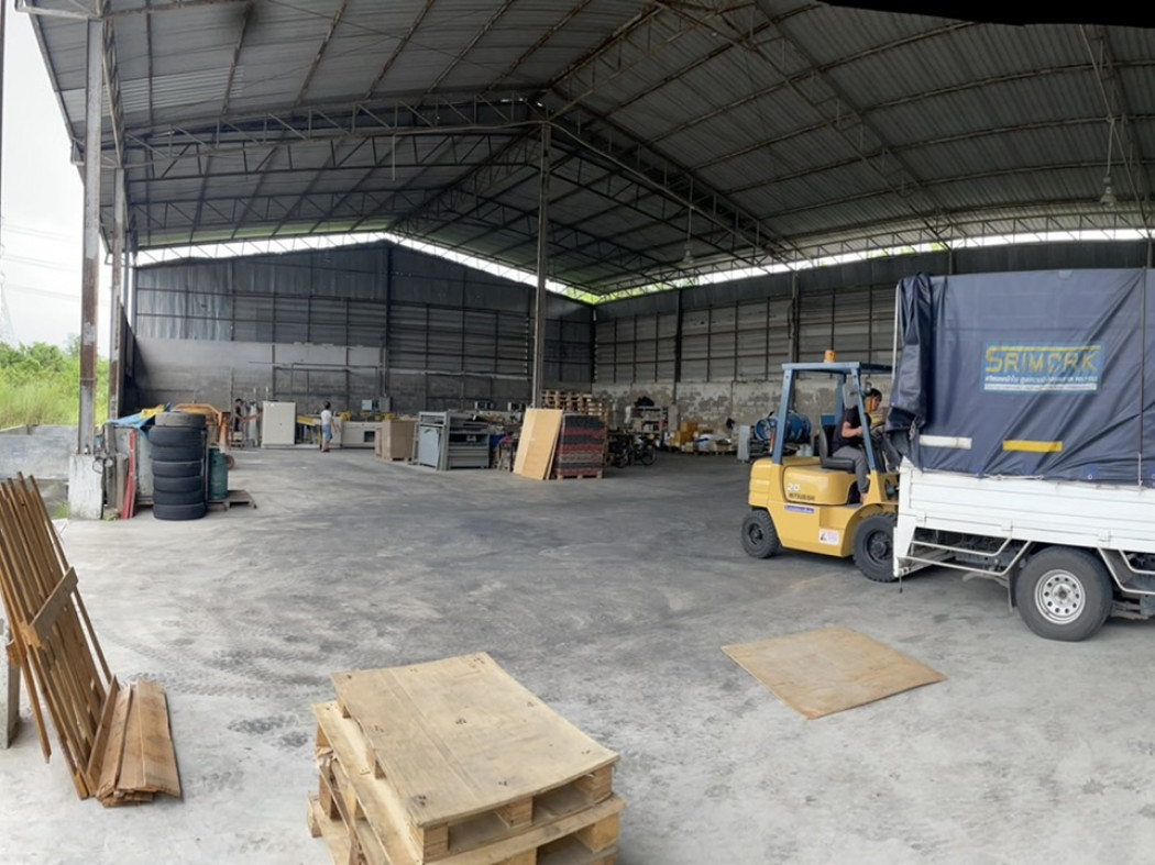 For SaleLandPattaya, Bangsaen, Chonburi : Land with Warehouse & House for Sale in Phanat Nikhom – 5-1-87 Rai on Main Road, Ideal for Factory, Storage, or Development Use