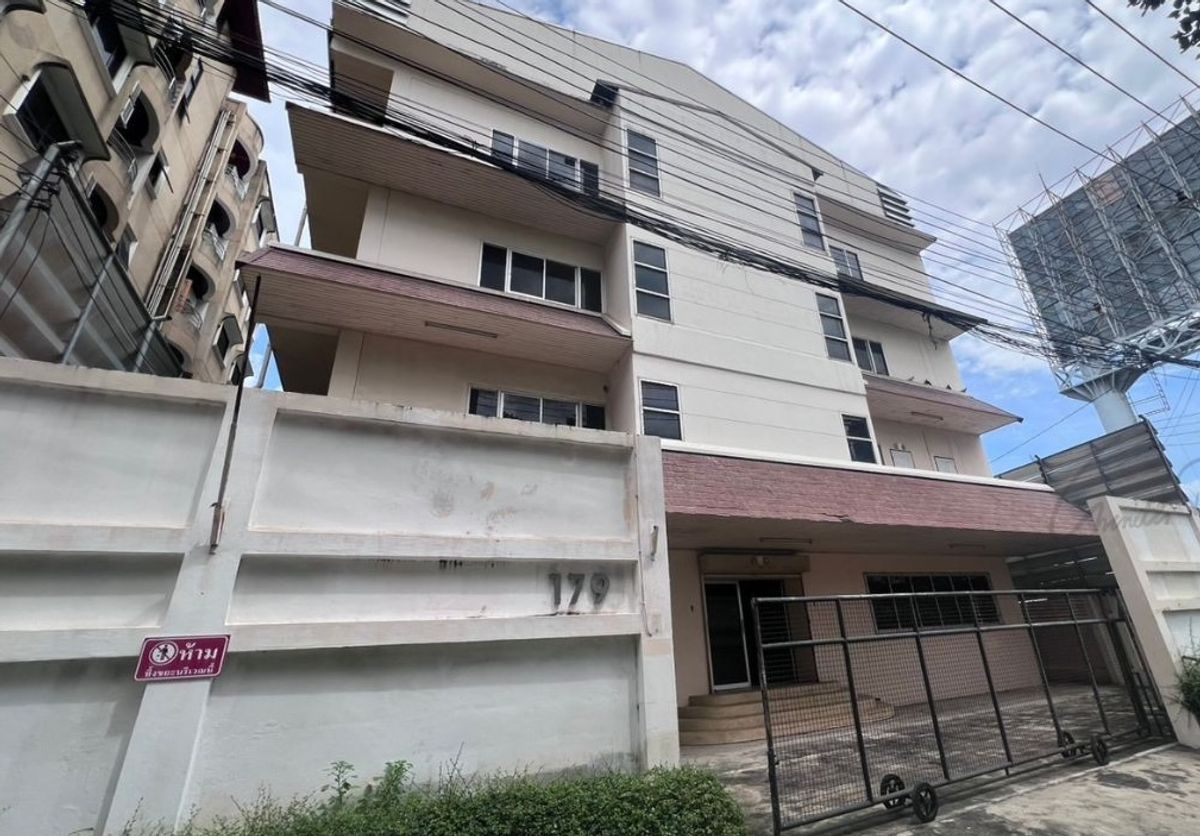 OfficeVipawadee, Don Mueang, Lak Si : Selling/renting a 4 -story office building near Chatuchak, Location Soiwiphawadee Rangsit 19, intersection 2