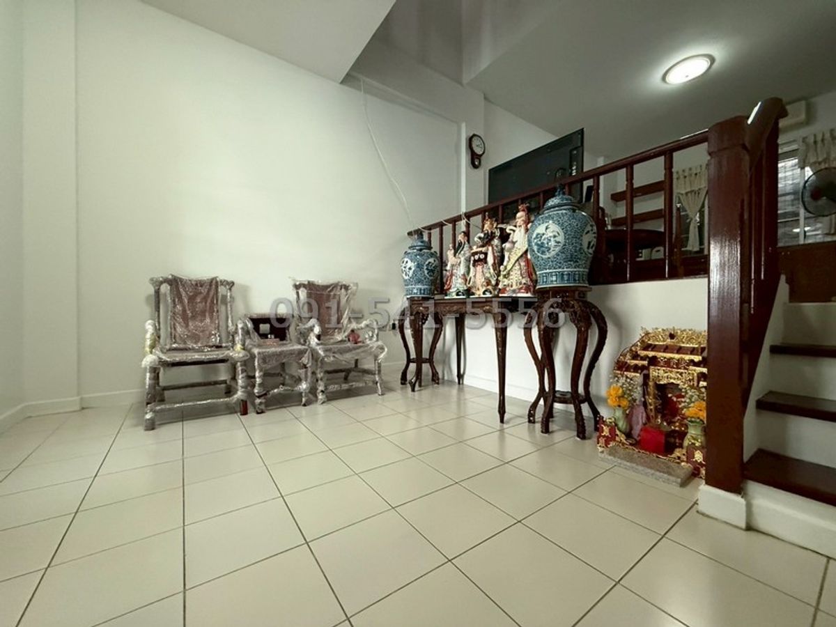 ขายทาวน์โฮมโชคชัย4 ลาดพร้าว71 : ขายทาวน์โฮม 3 ชั้นเล่นระดับ พื้นที่ 21.2 ตรว 3นอน 4น้ำ บ้านกลางเมือง โชคชัย 4 เฟอร์นิเจอร์ built-in